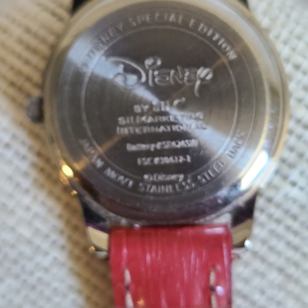Disney Mickey & Minnie Love Watch - Picture 5 of 7